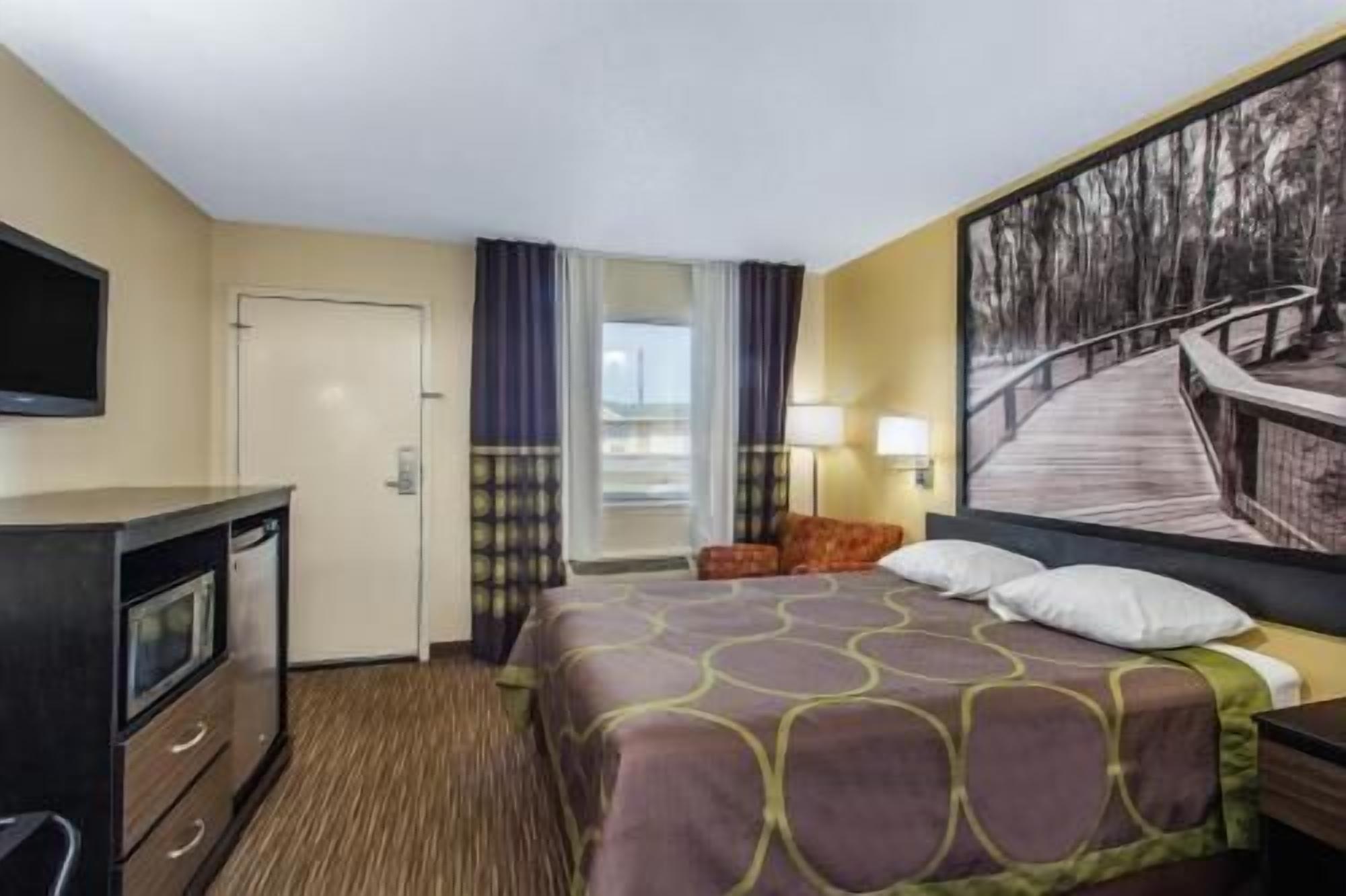 Rollaway beds, free WiFi, bed sheets