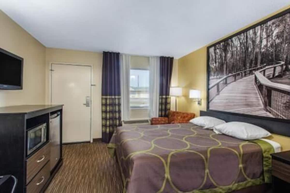Rollaway beds, free WiFi, bed sheets