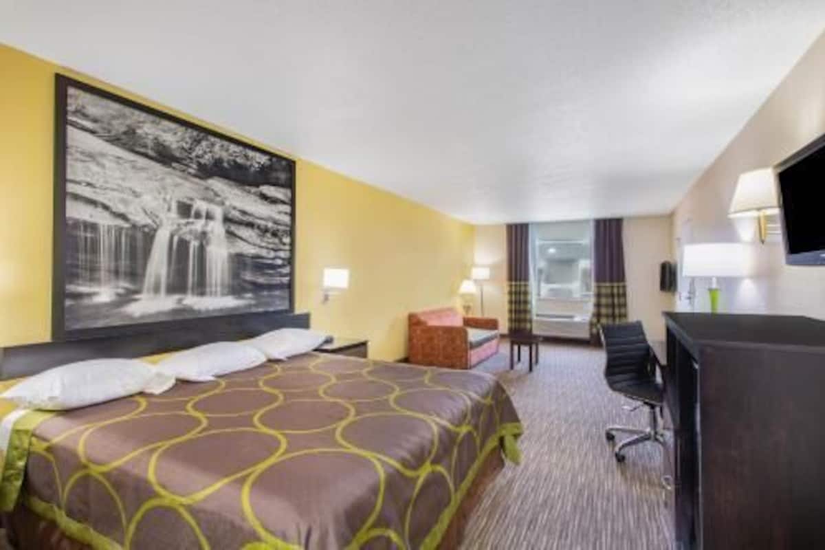 Rollaway beds, free WiFi, bed sheets