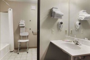 Kamar, 1 Tempat Tidur Queen, akses difabel, Bebas Asap Rokok | Kamar mandi | Perlengkapan mandi gratis, pengering rambut,  dan handuk