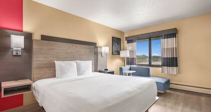 Ramada by Wyndham Minneapolis Golden Valley