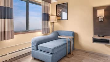 Kamar Bisnis, 1 Tempat Tidur King, Bebas Asap Rokok | Meja kerja, tirai kedap cahaya, dan setrika/meja setrika