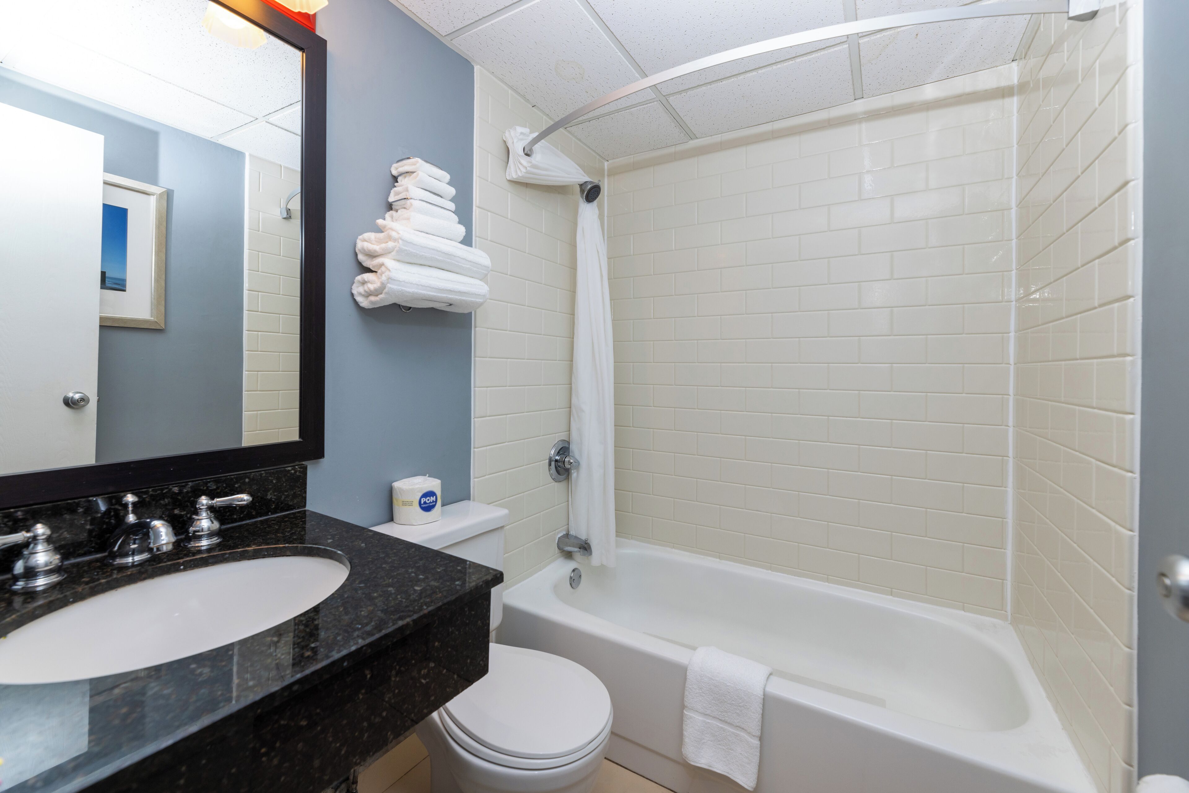 hypo-allergenic bedding, free wifi, bed sheets