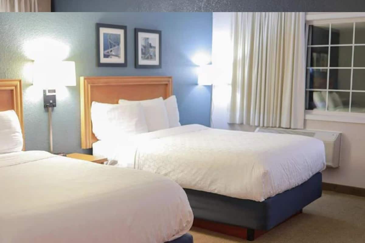 Hypo-allergenic bedding available, WiFi (free), bed sheets