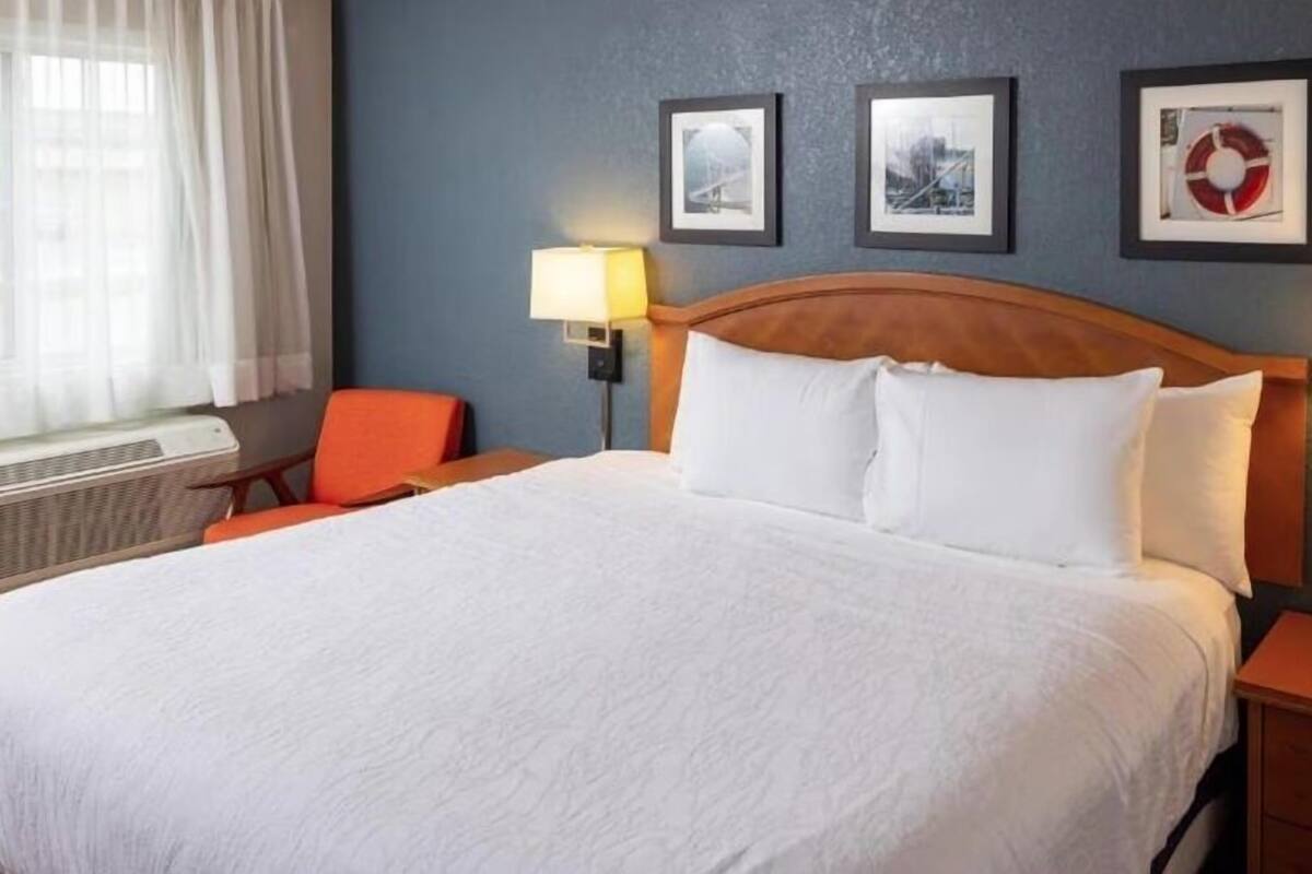 Hypo-allergenic bedding available, WiFi (free), bed sheets