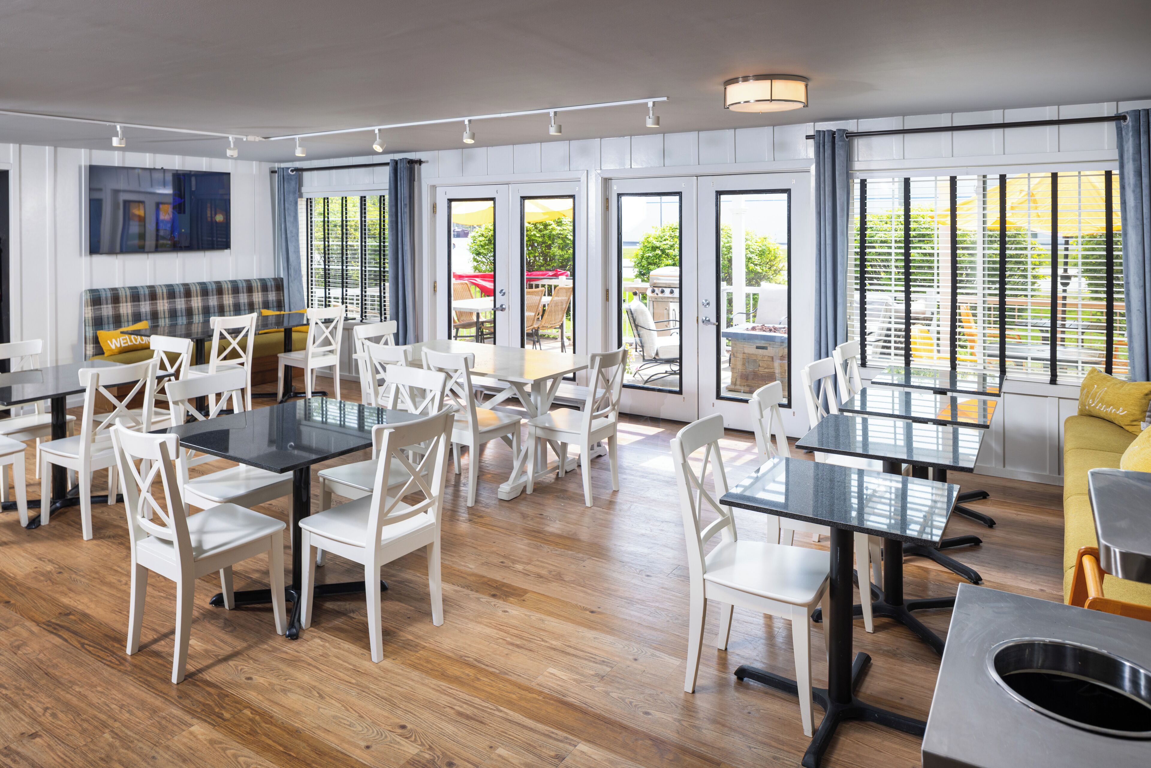 Free daily cooked-to-order breakfast