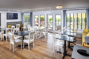 Free daily cooked-to-order breakfast