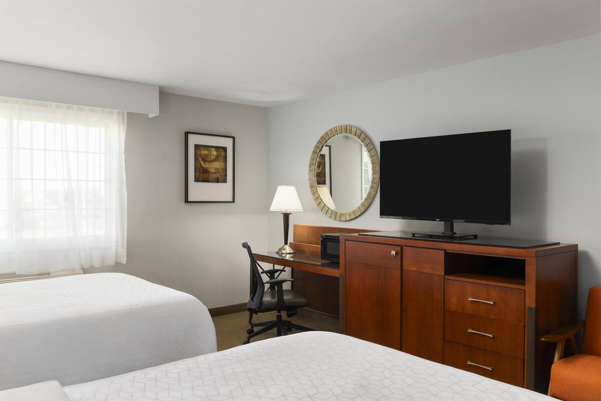 Standard Room, 2 Double Beds, Non Smoking | Hypo-allergenic bedding available, WiFi (free), bed sheets
