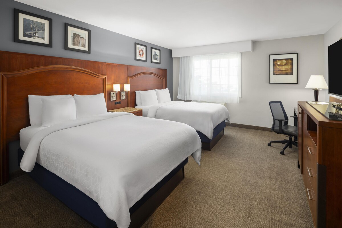 Hypo-allergenic bedding available, WiFi (free), bed sheets