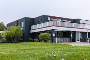 Exterior - Harbor Town Inn, BW Signature Collection (Manitowoc)