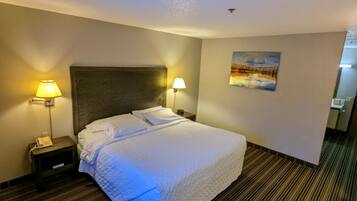 Standard Room, 1 King Bed | Premium bedding, desk, laptop workspace, blackout curtains