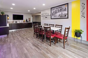 Tägliches inbegriffenes Frühstück zum Mitnehmen