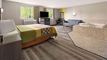 Deluxe Studio Suite, 1 King Bed, Non Smoking | Jetted tub