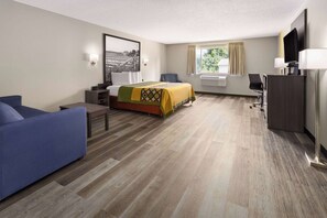 Estudi en suite, 1 llit de matrimoni gran, no fumadors | Caixa forta a l'habitació, escriptori i planxa i posts de planxar 