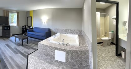 Super 8 by Wyndham Burnham/Lewistown