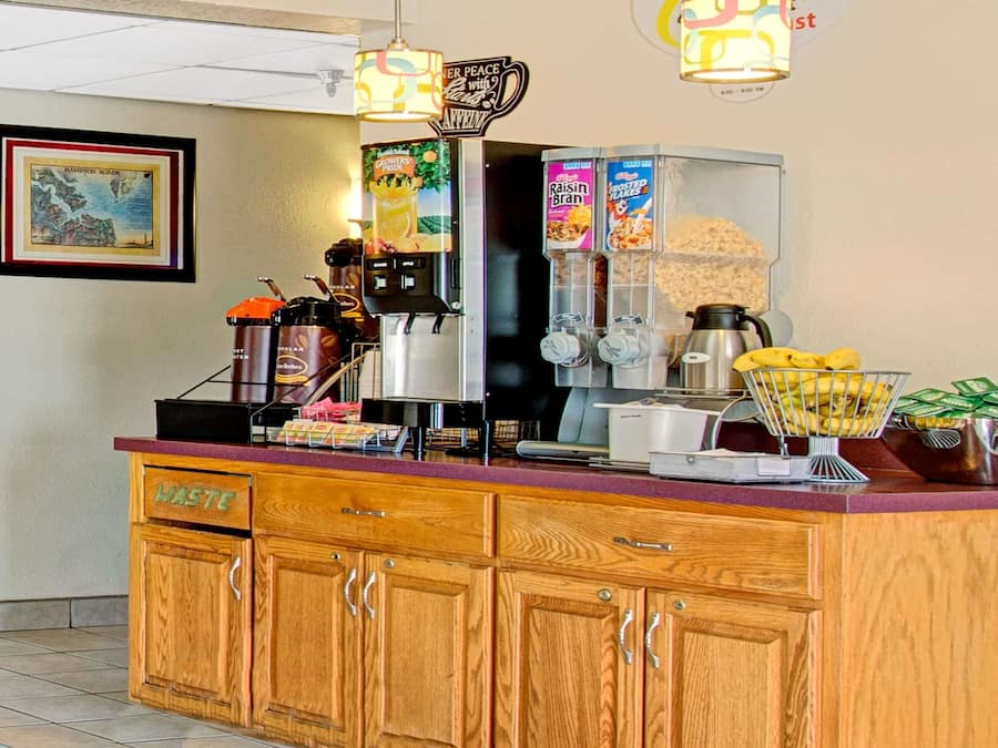 Free daily continental breakfast