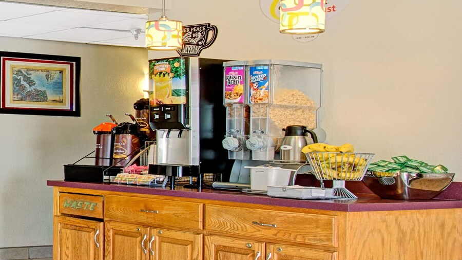 Super 8 by Wyndham Newport News/Jefferson Ave.