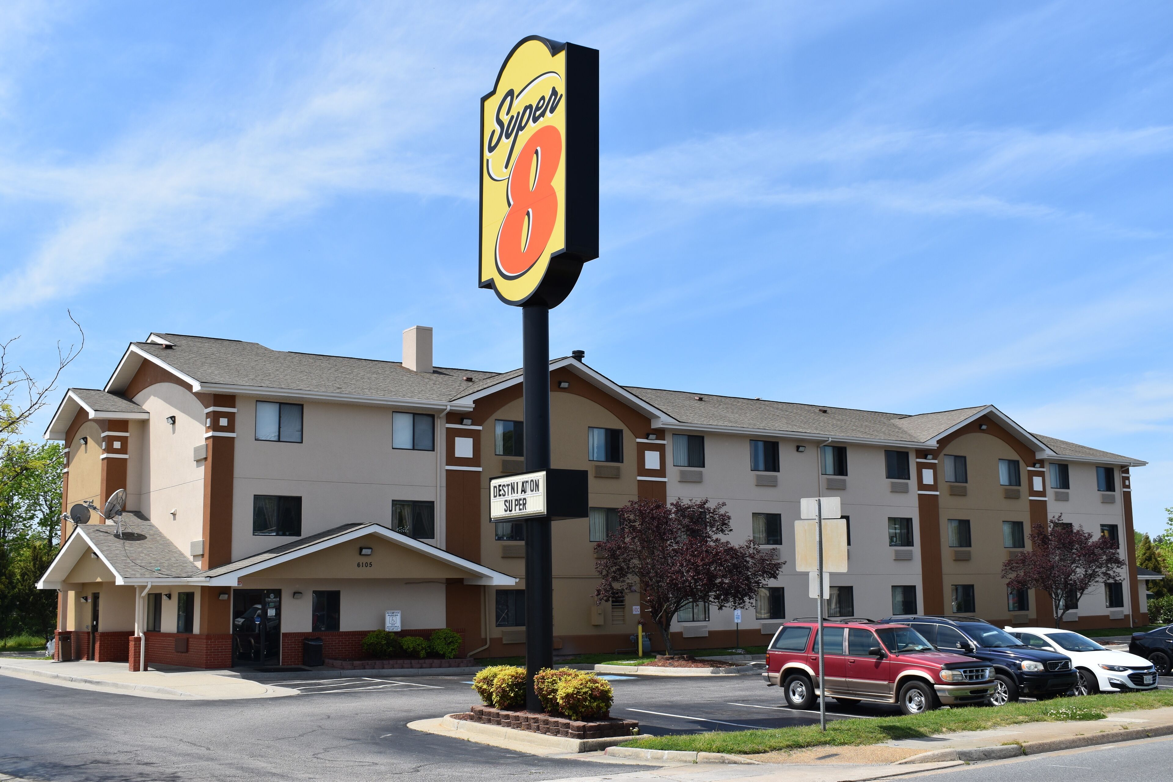 Photo - Super 8 by Wyndham Newport News/Jefferson Ave.