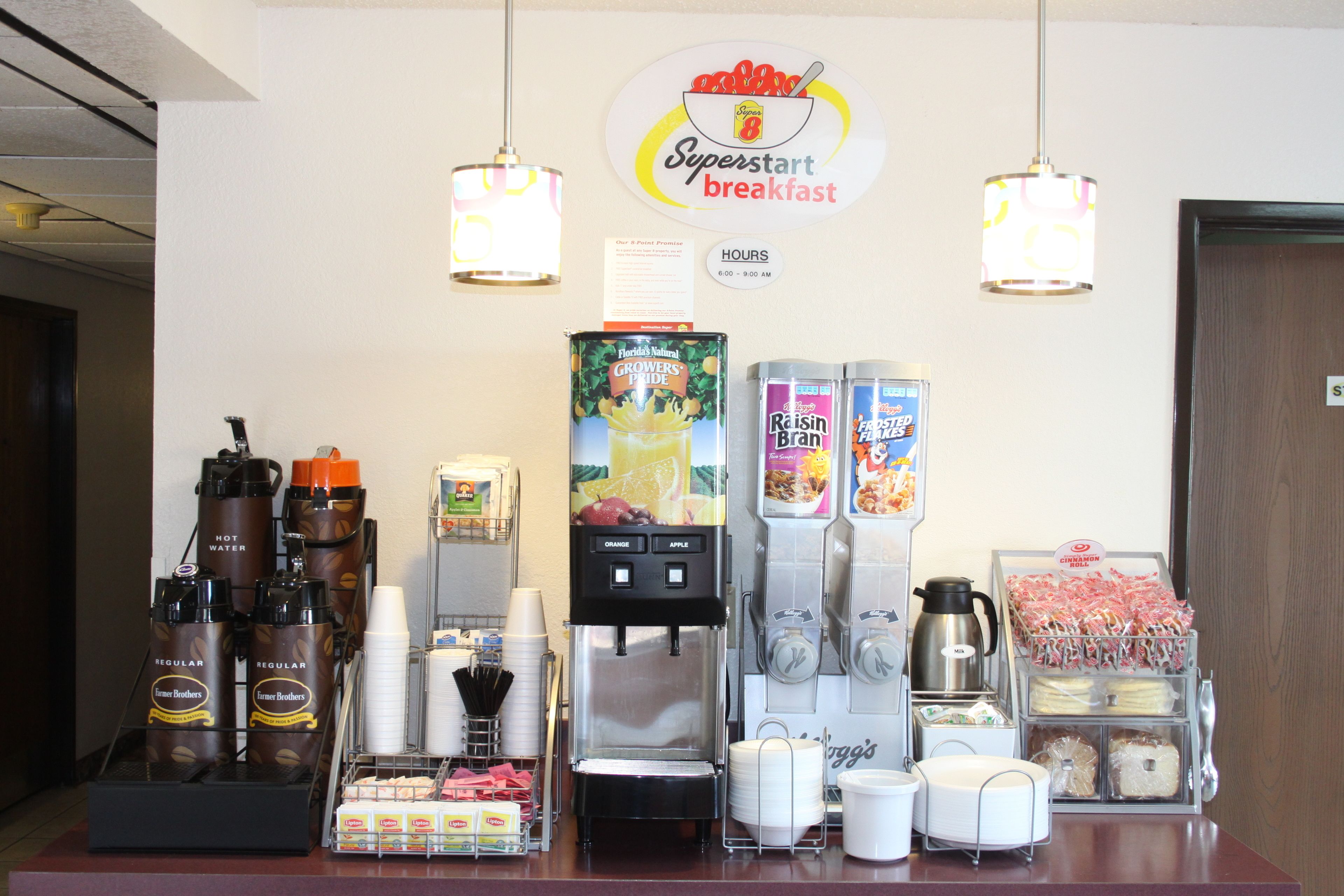 Photo - Super 8 by Wyndham Newport News/Jefferson Ave.