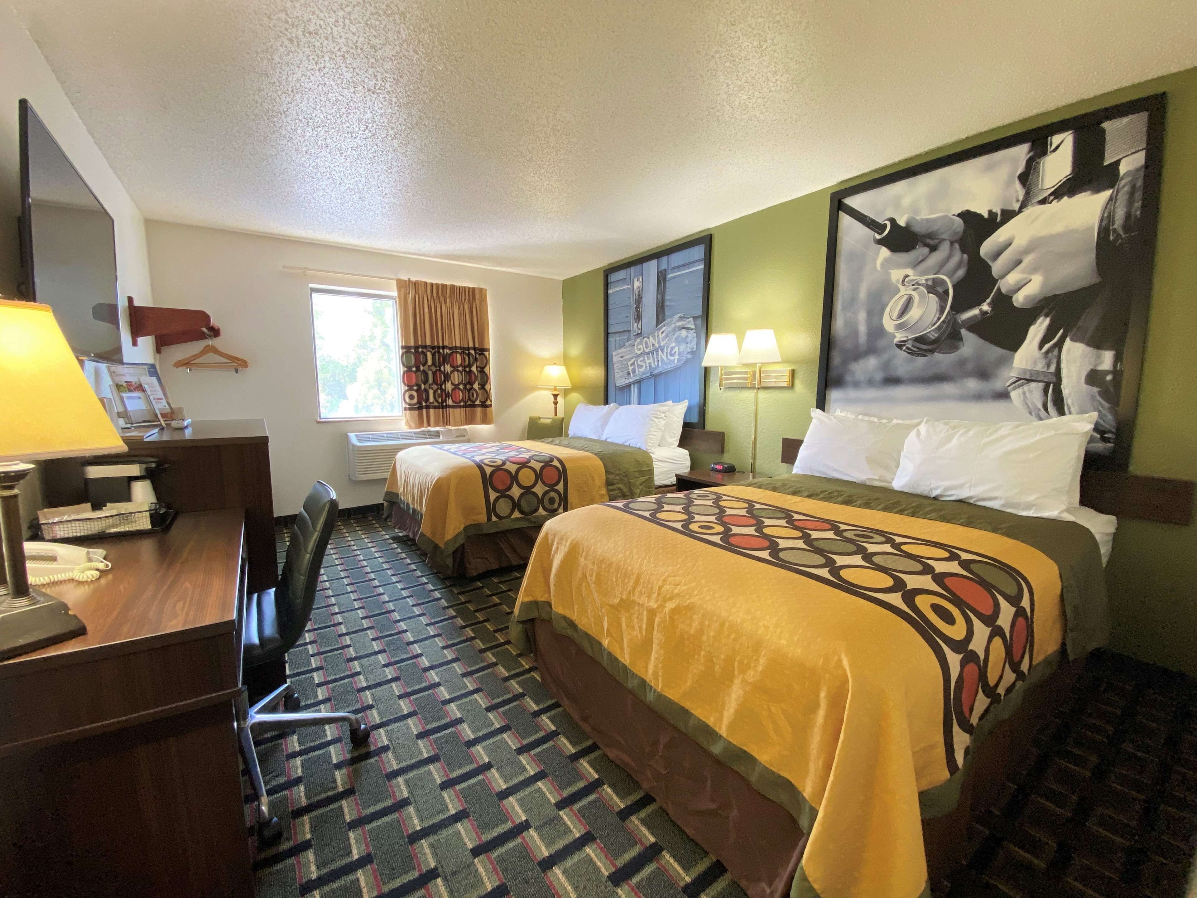 Photo - Super 8 by Wyndham Newport News/Jefferson Ave.