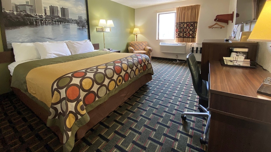 Super 8 by Wyndham Newport News/Jefferson Ave.