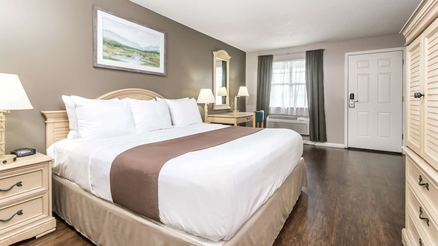 Super 8 by Wyndham Madison