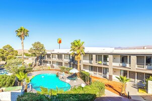 Outdoor pool, open 9:00 AM to 9:00 PM, sun loungers