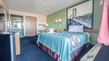 Queen Bed Accessible Non-Smoking | 1 bedroom, desk, iron/ironing board, free WiFi