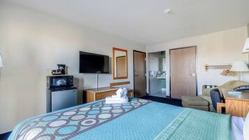 Habitación, 1 cama Queen size, para no fumadores | Escritorio, tabla de planchar con plancha, wifi gratis y ropa de cama