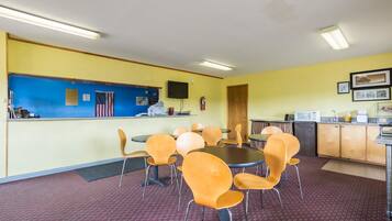 Free daily continental breakfast