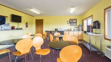 Free daily continental breakfast