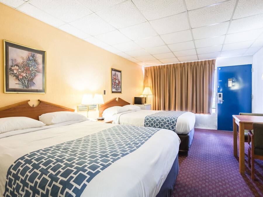 Cots/infant beds, rollaway beds, free WiFi, bed sheets