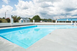Pool - Rodeway Inn (Sardis)