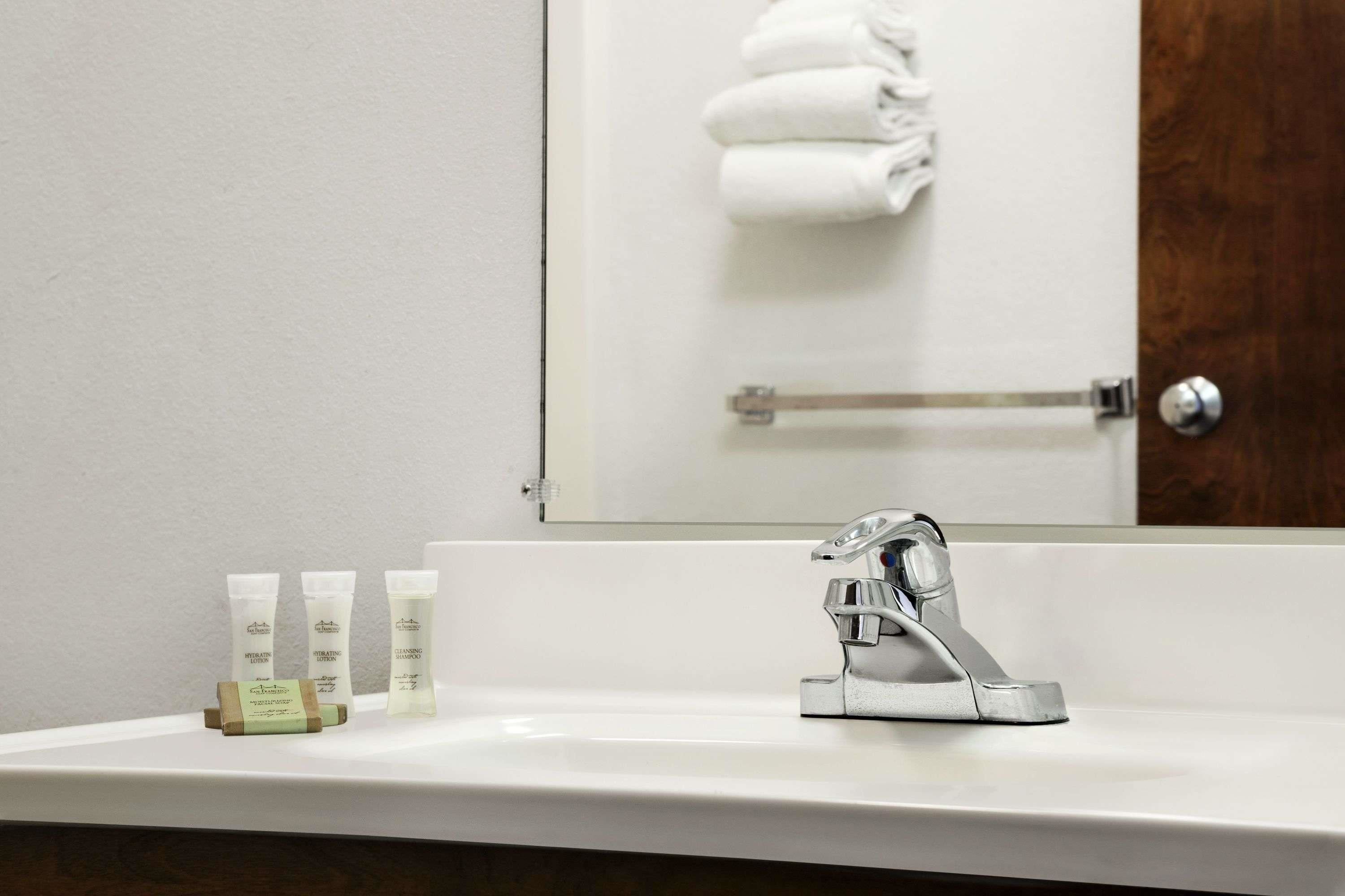 combined shower/bathtub, free toiletries, hair dryer, towels