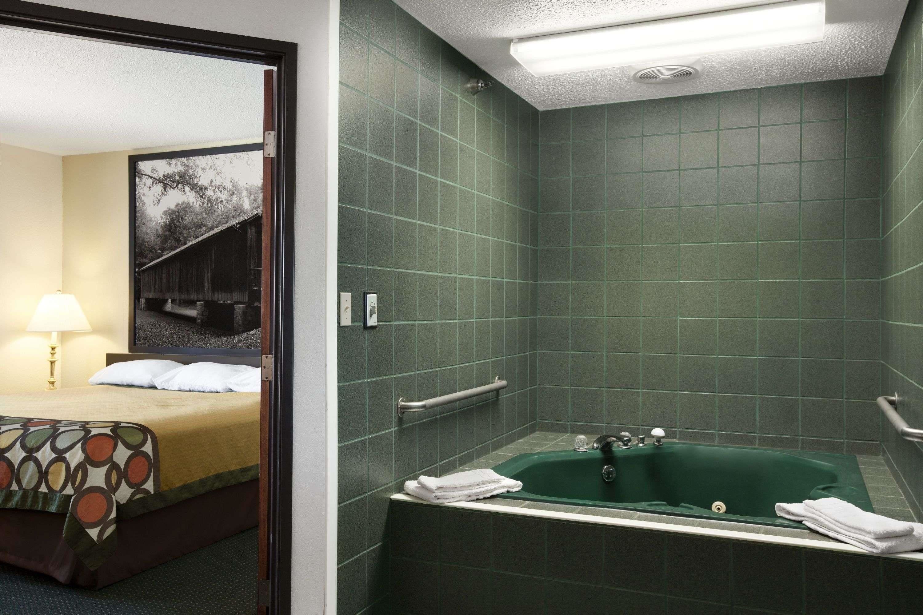 studio suite, 1 king bed, non smoking | in-room safe, blackout curtains, free cots/infant beds, rollaway beds