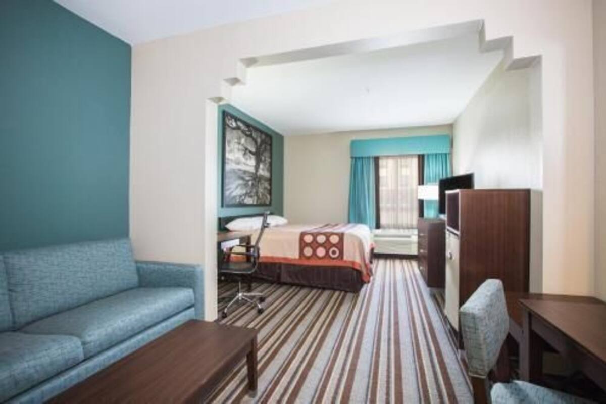 Premium bedding, iron/ironing board, free WiFi, bed sheets
