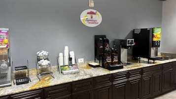 Petit déjeuner complet compris tous les jours