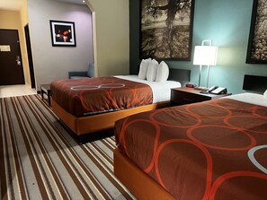 Habitación, 2 camas Queen size, para no fumadores | Ropa de cama de alta calidad y tabla de planchar con plancha 