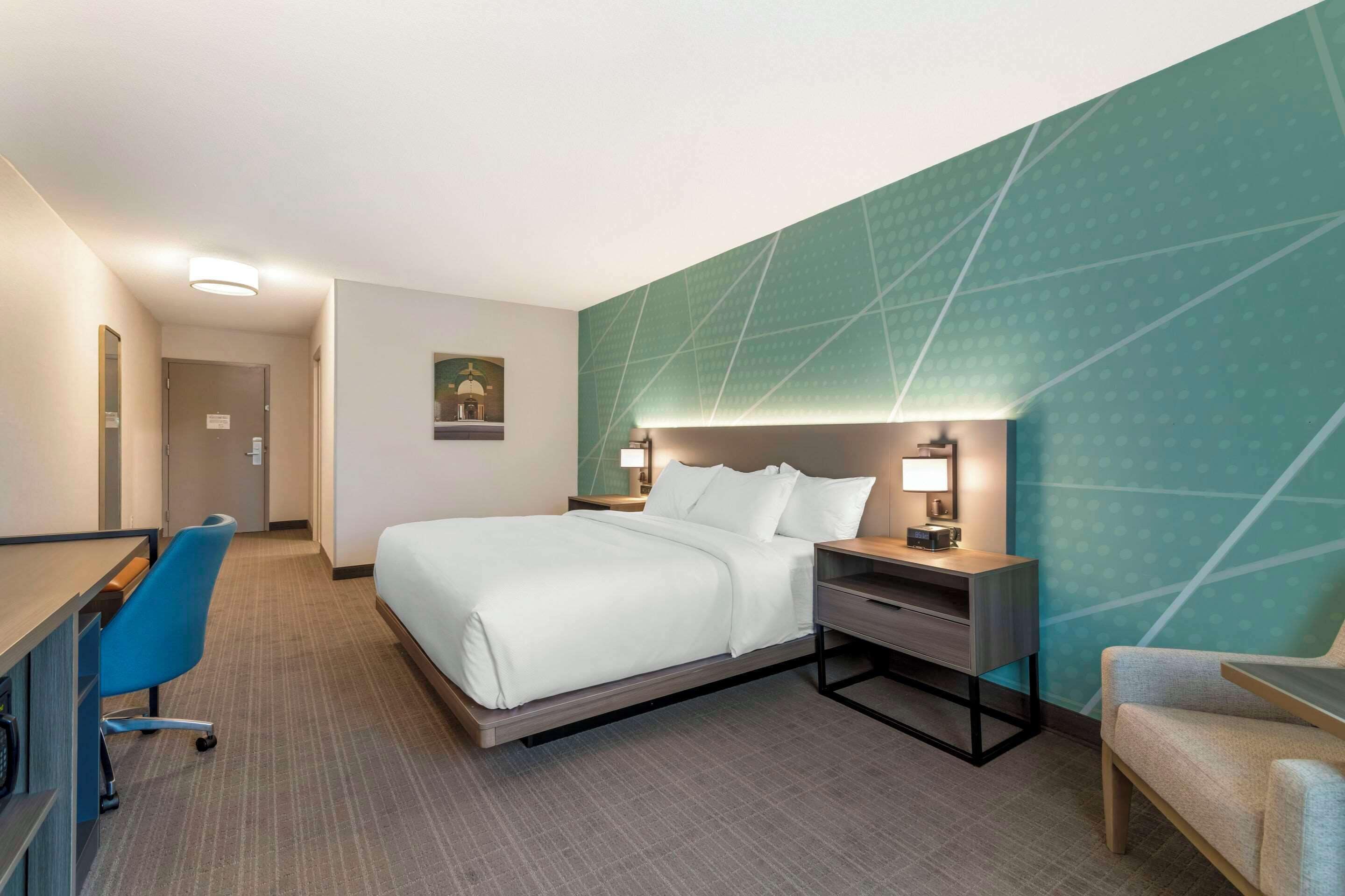 premium bedding, in-room safe, desk, laptop workspace