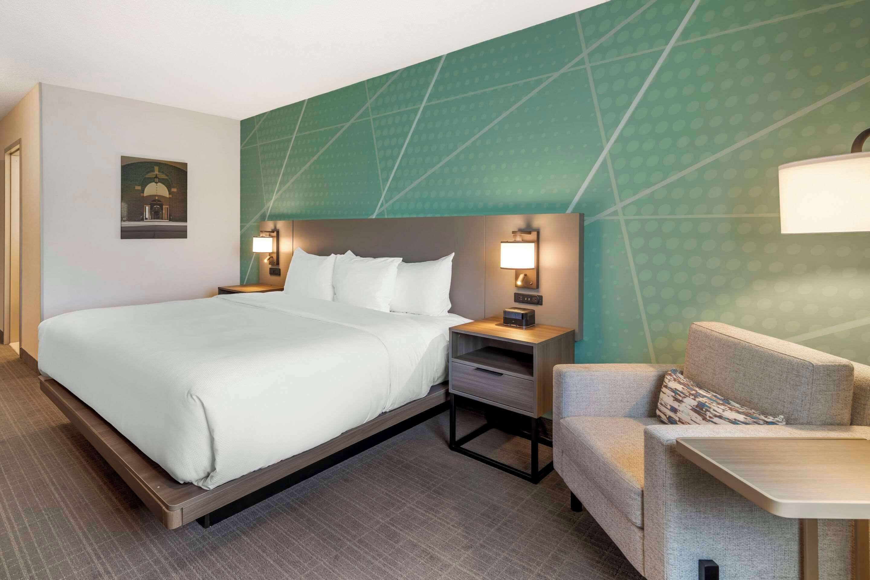 room, 1 king bed, non smoking | premium bedding, in-room safe, desk, laptop workspace