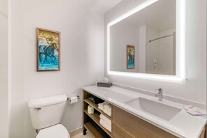 Premium bedding, in-room safe, desk, laptop workspace - Comfort Inn & Suites Saratoga Springs (Saratoga Springs)