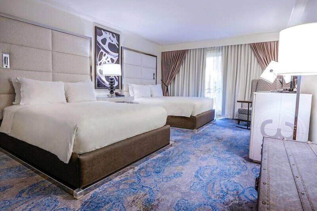 Luxe beddengoed, donsdekens, pillowtop-bedden, een kluis op de kamer