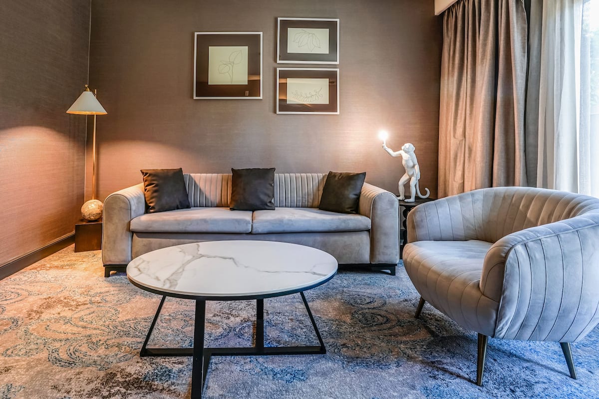 Zimmer, 1 King-Bett und Schlafsofa | 1 Schlafzimmer, hochwertige Bettwaren, Daunenbettdecken