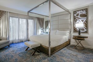 Premium bedding, down duvets, pillow-top beds, in-room safe - Hotel Amarano Burbank - Hollywood (Burbank)