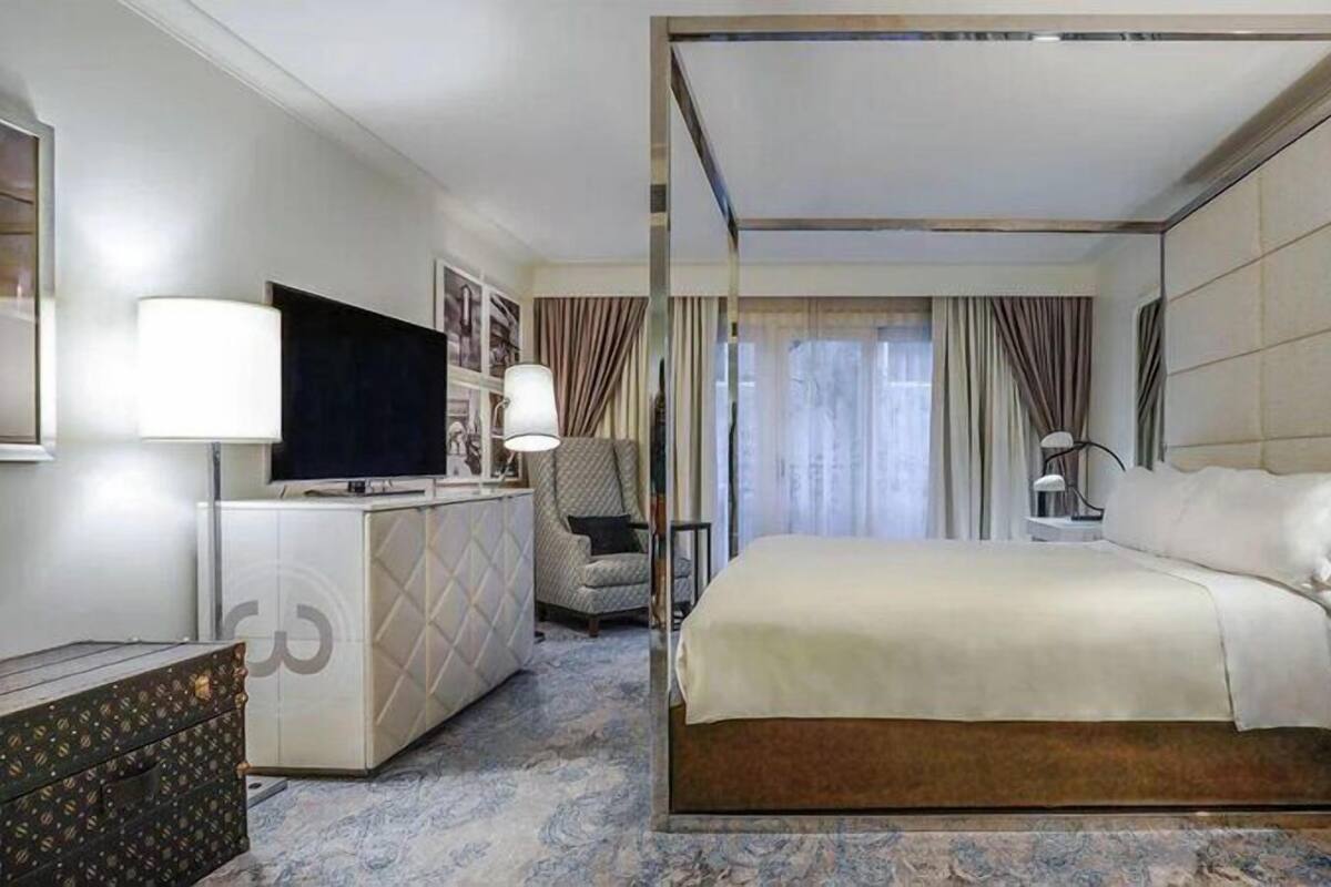 Luxe beddengoed, donsdekens, pillowtop-bedden, een kluis op de kamer