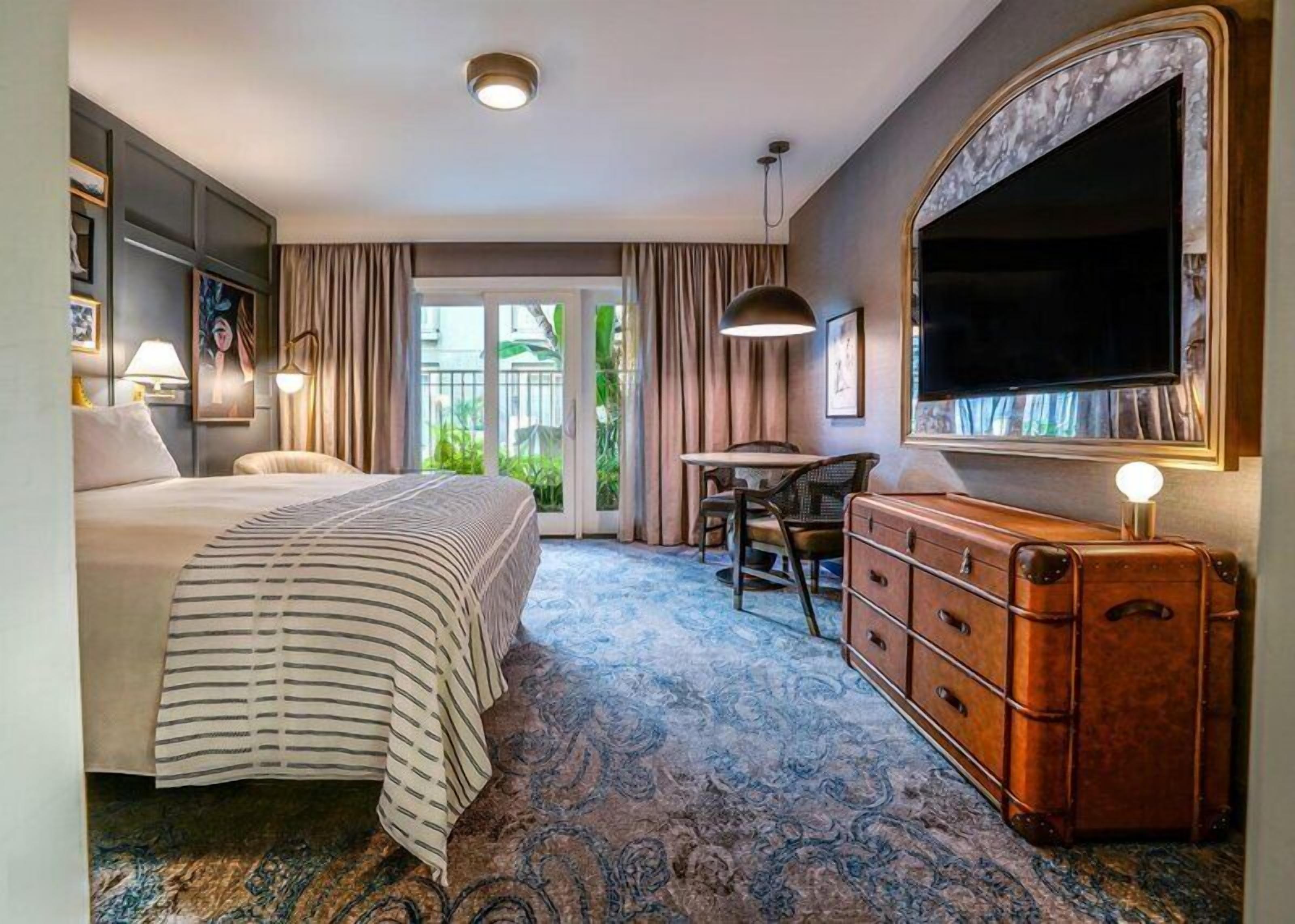 Chambre Deluxe, 1 très grand lit, vue piscine