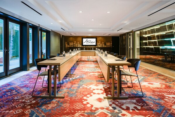Meeting facility