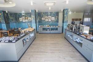 每日供应自助式早餐（每人 EUR 7.50）