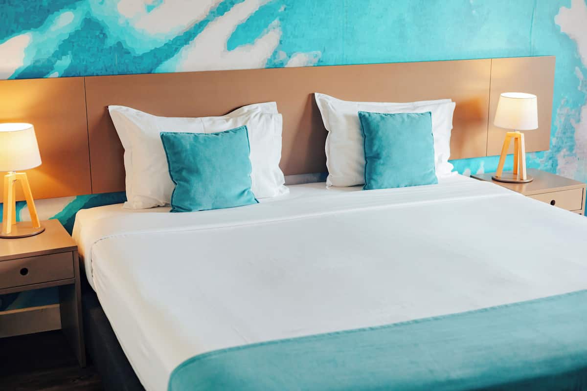 In-room safe, desk, soundproofing, WiFi (free)