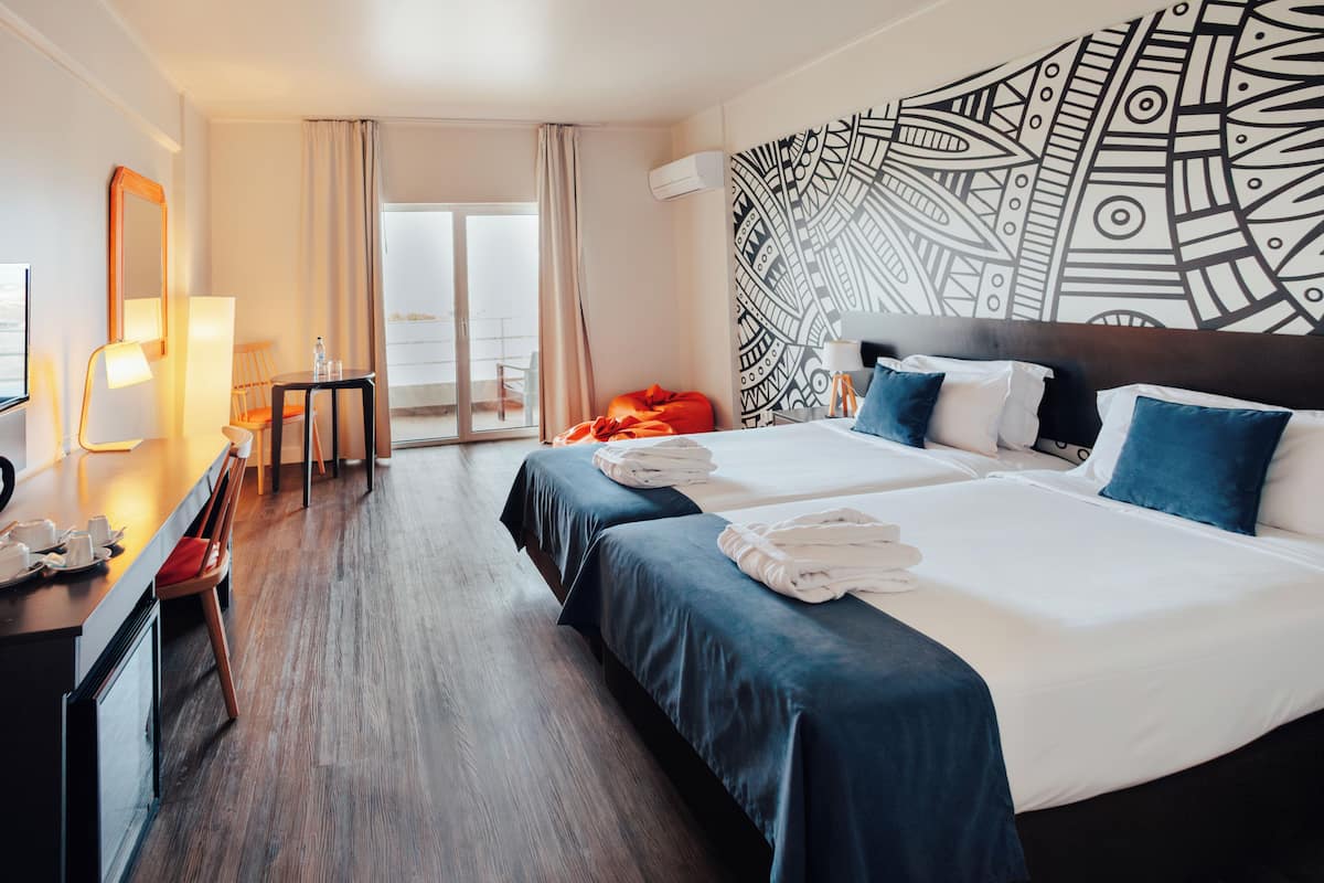 In-room safe, desk, soundproofing, WiFi (free)